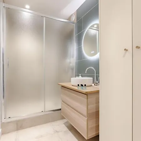 Daire Mykeypers - Chic & Elegant Flat 2br/6p- Republique *